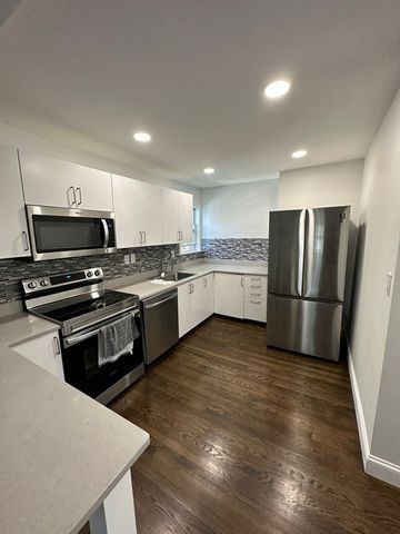 11 Barton St, Salem, MA 01970