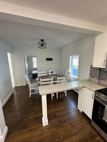 11 Barton St, Salem, MA 01970