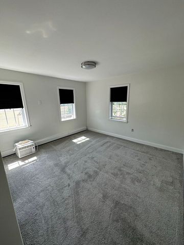 11 Barton St, Salem, MA 01970