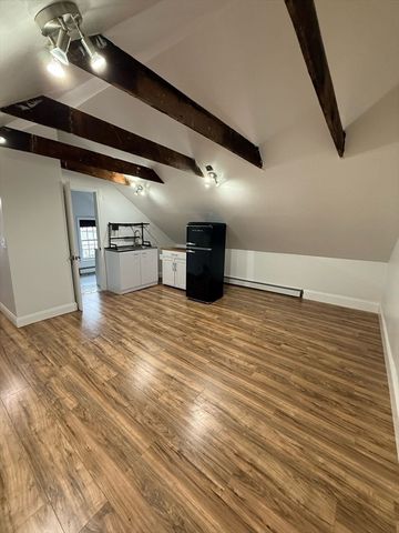 11 Barton St, Salem, MA 01970