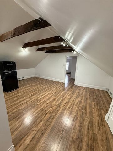 11 Barton St, Salem, MA 01970