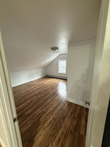 11 Barton St, Salem, MA 01970