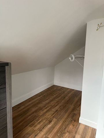 11 Barton St, Salem, MA 01970