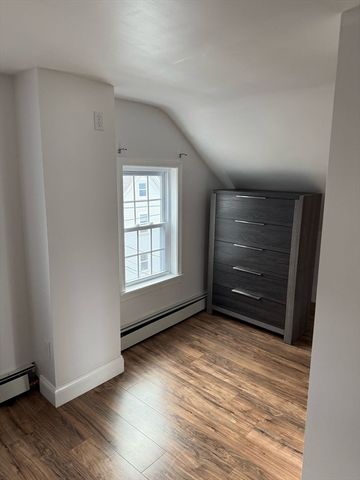 11 Barton St, Salem, MA 01970