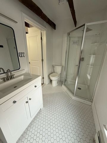 11 Barton St, Salem, MA 01970