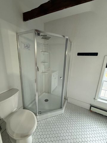 11 Barton St, Salem, MA 01970