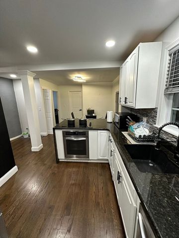 11 Barton St, Salem, MA 01970