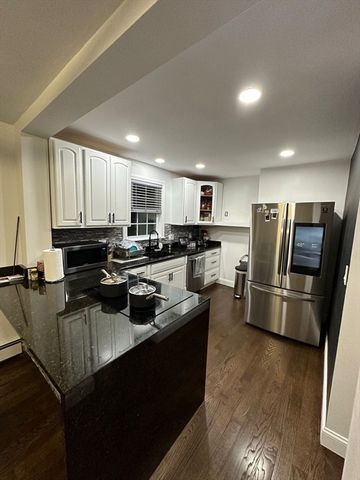 11 Barton St, Salem, MA 01970