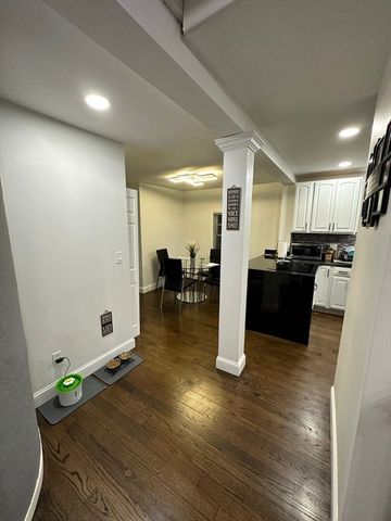 11 Barton St, Salem, MA 01970