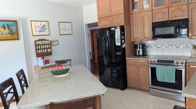 11 Dyckman Drive, Mohegan Lake, NY 10547