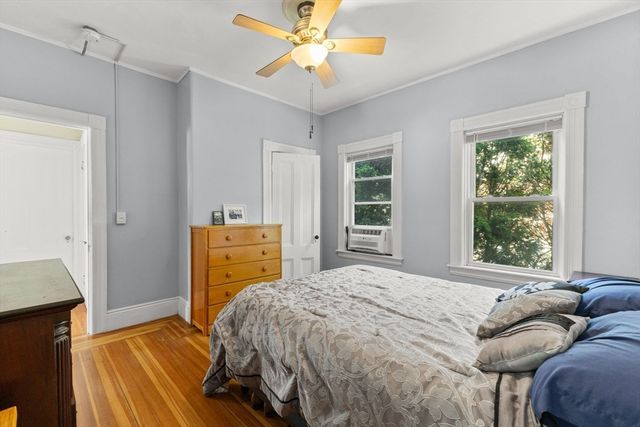 202 Rochambeau Ave 2, Providence, RI 02906