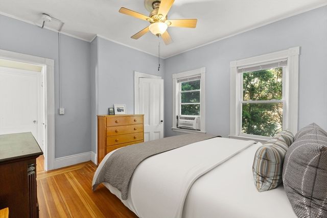 202 Rochambeau Ave 2, Providence, RI 02906