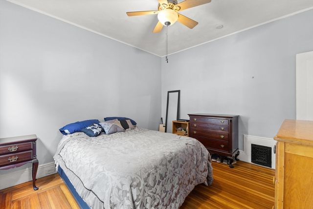 202 Rochambeau Ave 2, Providence, RI 02906