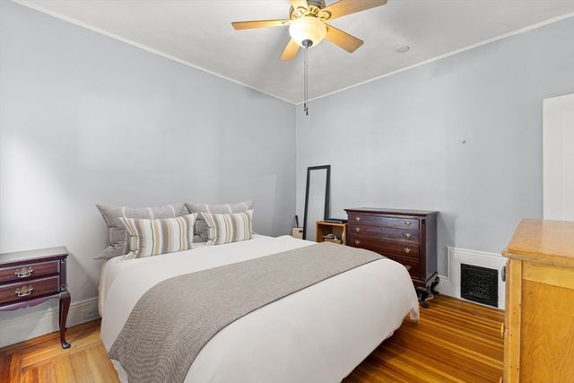 202 Rochambeau Ave 2, Providence, RI 02906