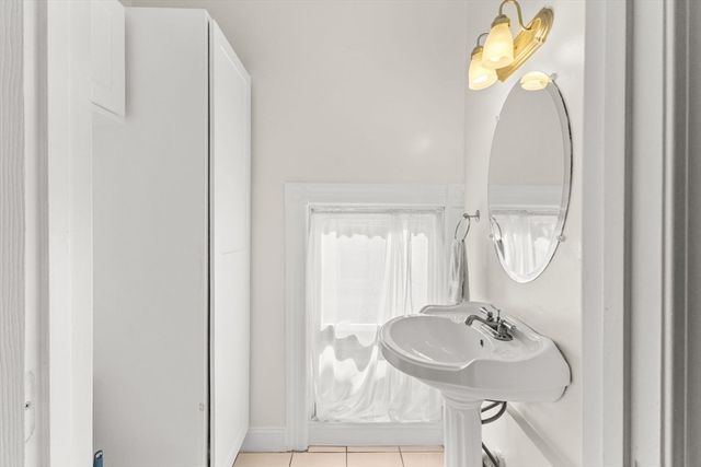 202 Rochambeau Ave 2, Providence, RI 02906