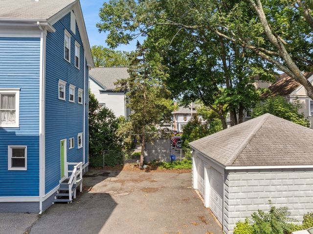202 Rochambeau Ave 2, Providence, RI 02906