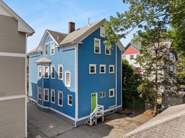 202 Rochambeau Ave 2, Providence, RI 02906