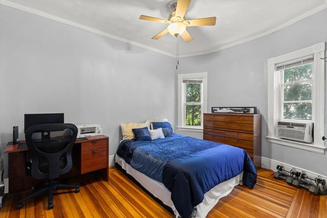 202 Rochambeau Ave 2, Providence, RI 02906