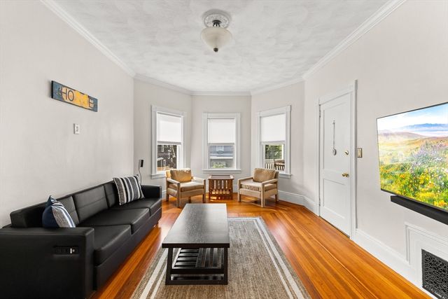 202 Rochambeau Ave 2, Providence, RI 02906