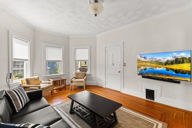 202 Rochambeau Ave 2, Providence, RI 02906