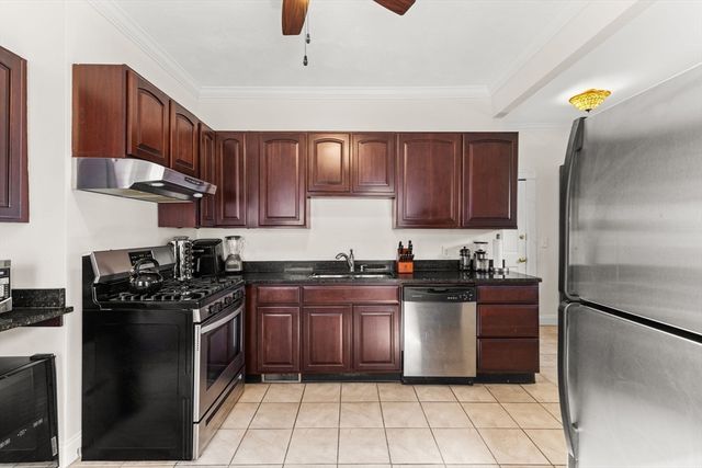 202 Rochambeau Ave 2, Providence, RI 02906