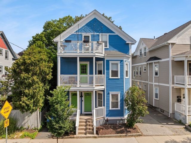 202 Rochambeau Ave 2, Providence, RI 02906