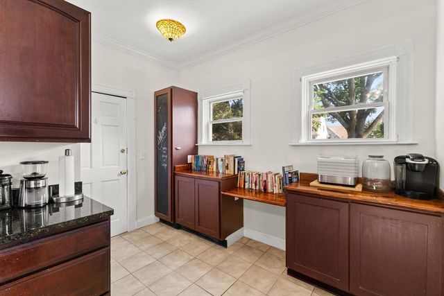 202 Rochambeau Ave 2, Providence, RI 02906