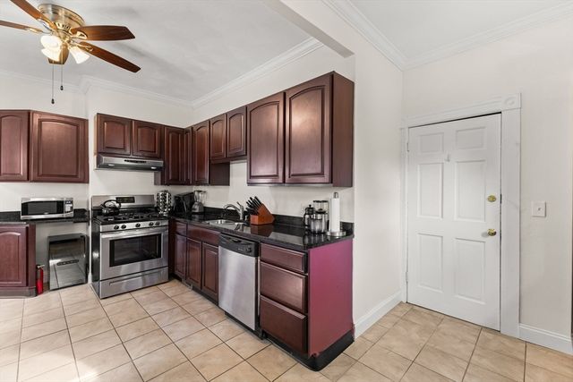 202 Rochambeau Ave 2, Providence, RI 02906