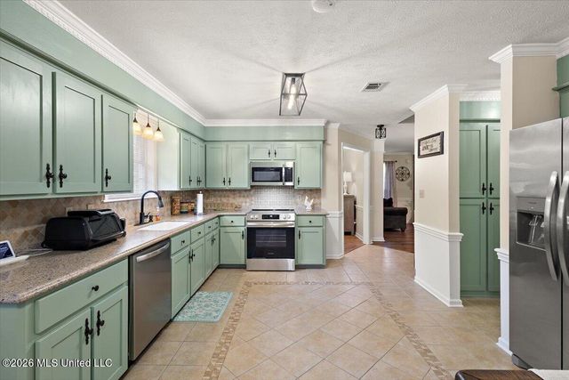 402 Springwood Circle, Terry, MS 39170