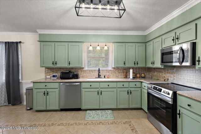402 Springwood Circle, Terry, MS 39170