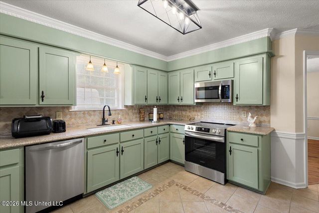 402 Springwood Circle, Terry, MS 39170