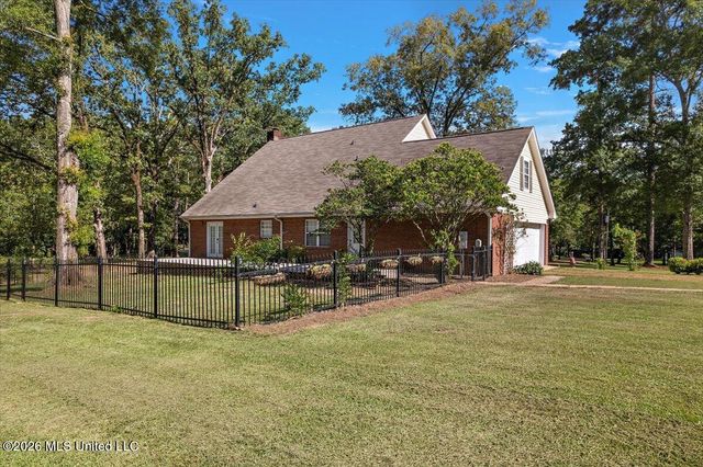 402 Springwood Circle, Terry, MS 39170