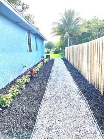 610 SE 2nd Avenue A, Delray Beach, FL 33483