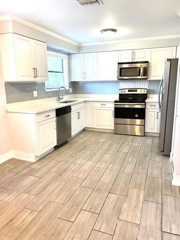 610 SE 2nd Avenue A, Delray Beach, FL 33483