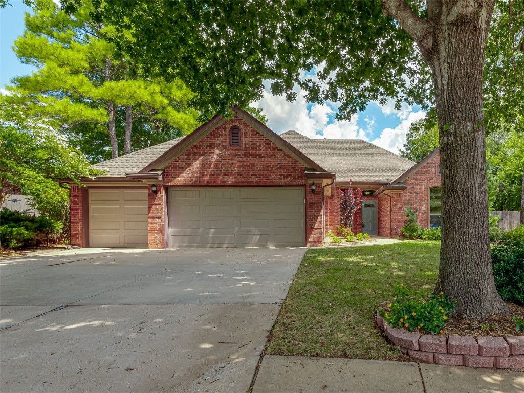 2609 Bedford Circle, Edmond, OK 73034