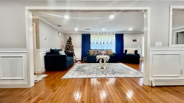 5 Flintlocke Rd, Franklin, MA 02038