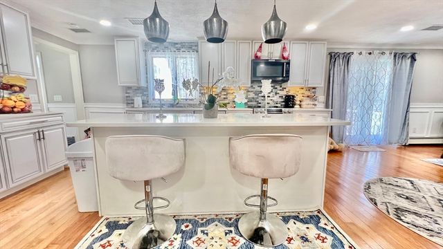 5 Flintlocke Rd, Franklin, MA 02038