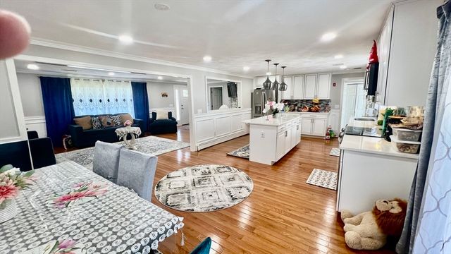 5 Flintlocke Rd, Franklin, MA 02038