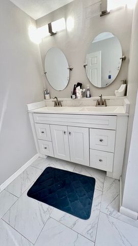 5 Flintlocke Rd, Franklin, MA 02038