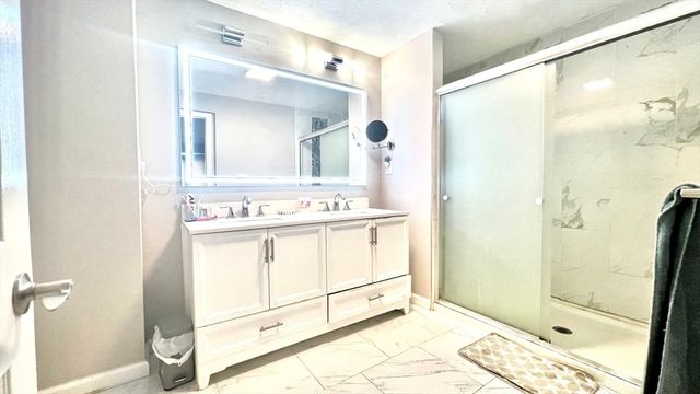 5 Flintlocke Rd, Franklin, MA 02038