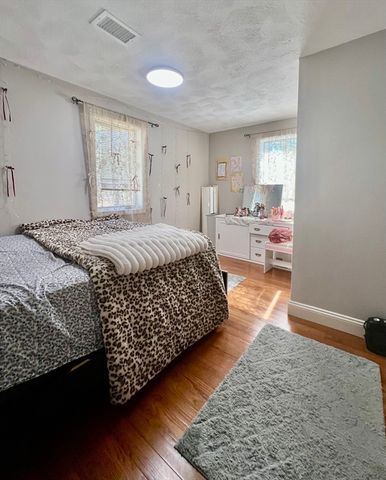 5 Flintlocke Rd, Franklin, MA 02038