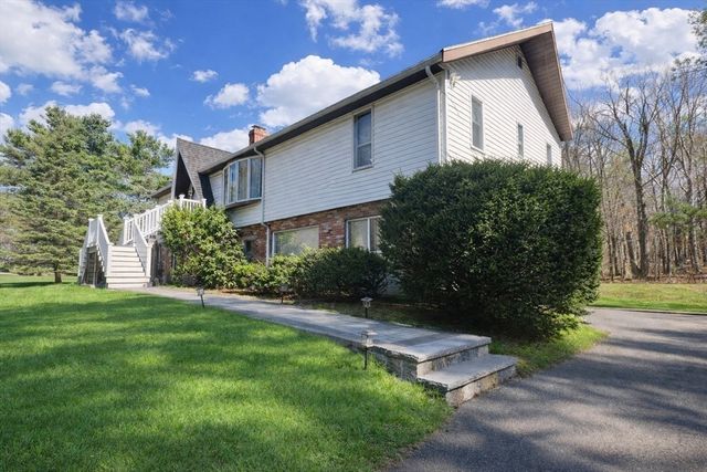 5 Flintlocke Rd, Franklin, MA 02038
