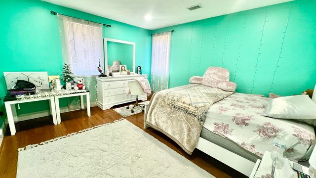 5 Flintlocke Rd, Franklin, MA 02038