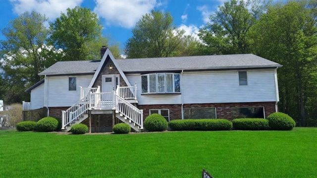 5 Flintlocke Rd, Franklin, MA 02038