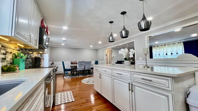 5 Flintlocke Rd, Franklin, MA 02038