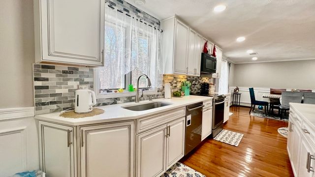 5 Flintlocke Rd, Franklin, MA 02038