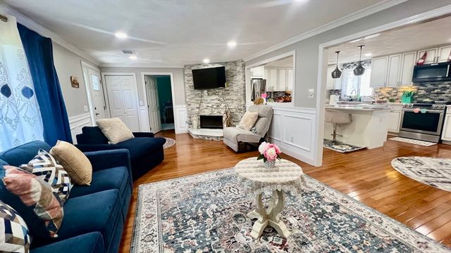 5 Flintlocke Rd, Franklin, MA 02038