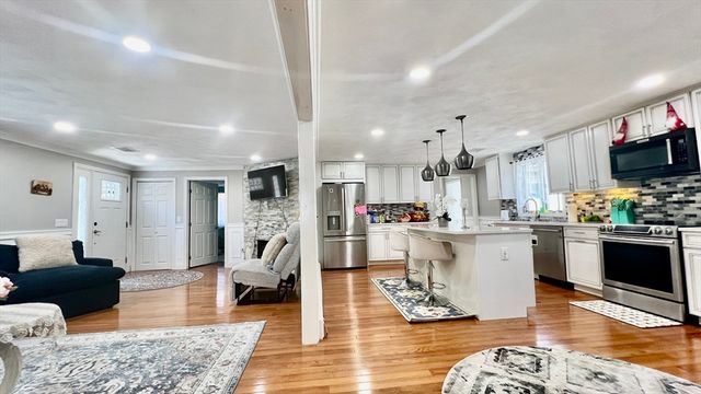 5 Flintlocke Rd, Franklin, MA 02038