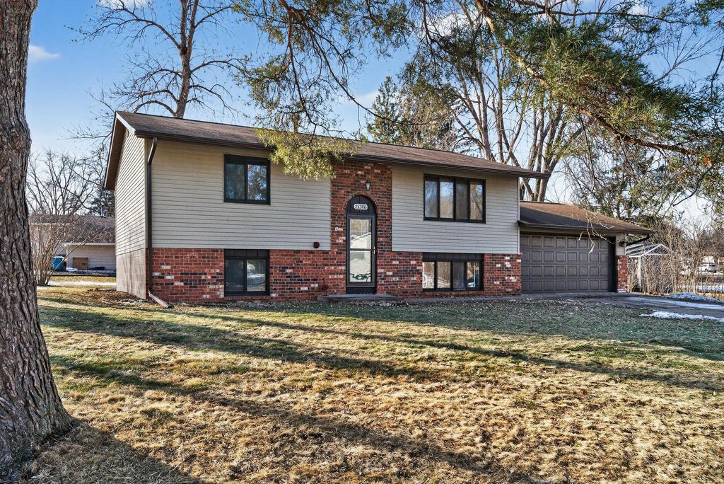 21306 Heath Avenue N, Forest Lake, MN 55025