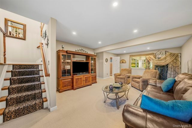 6 Liberty Court, Washingtonville, NY 10992